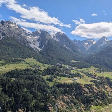 Das Schloss Tarasp und die Engadiner 3000er
