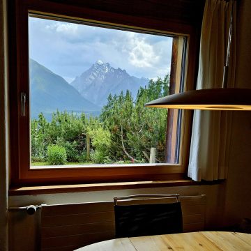 Die Engadiner Berge stets im Blick im Wohnzimmer