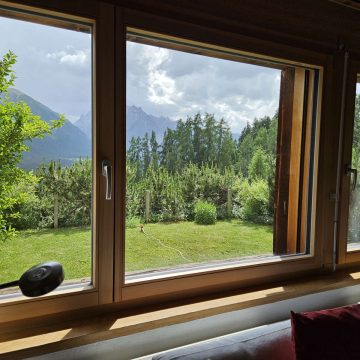 Die Engadiner Berge stets im Blick im Wohnzimmer